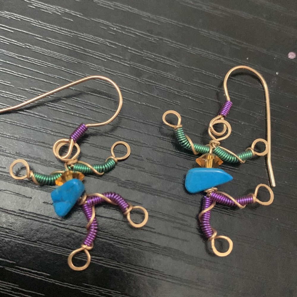 Vintage 90s people 🧍🏽‍♀️🧍🏻‍♀️ earrings
